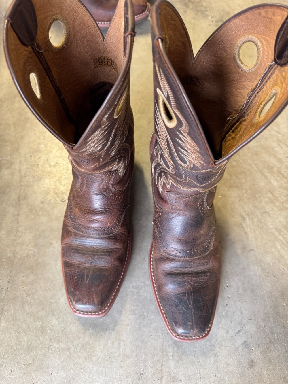 Men's Brown Leather Cowboy Boots with Decorative Stitching